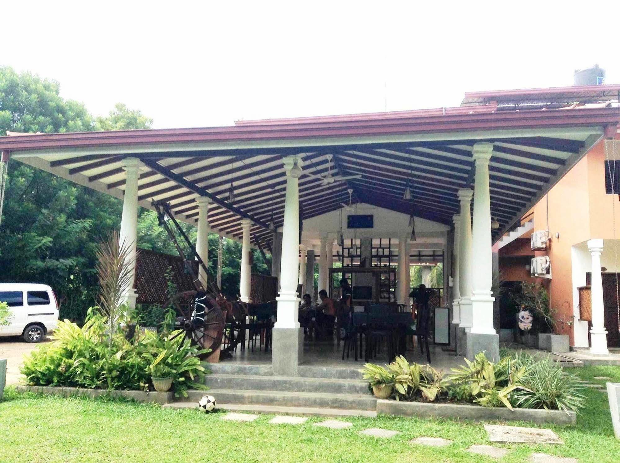 Riverside Cabanas Mirissa Exterior foto